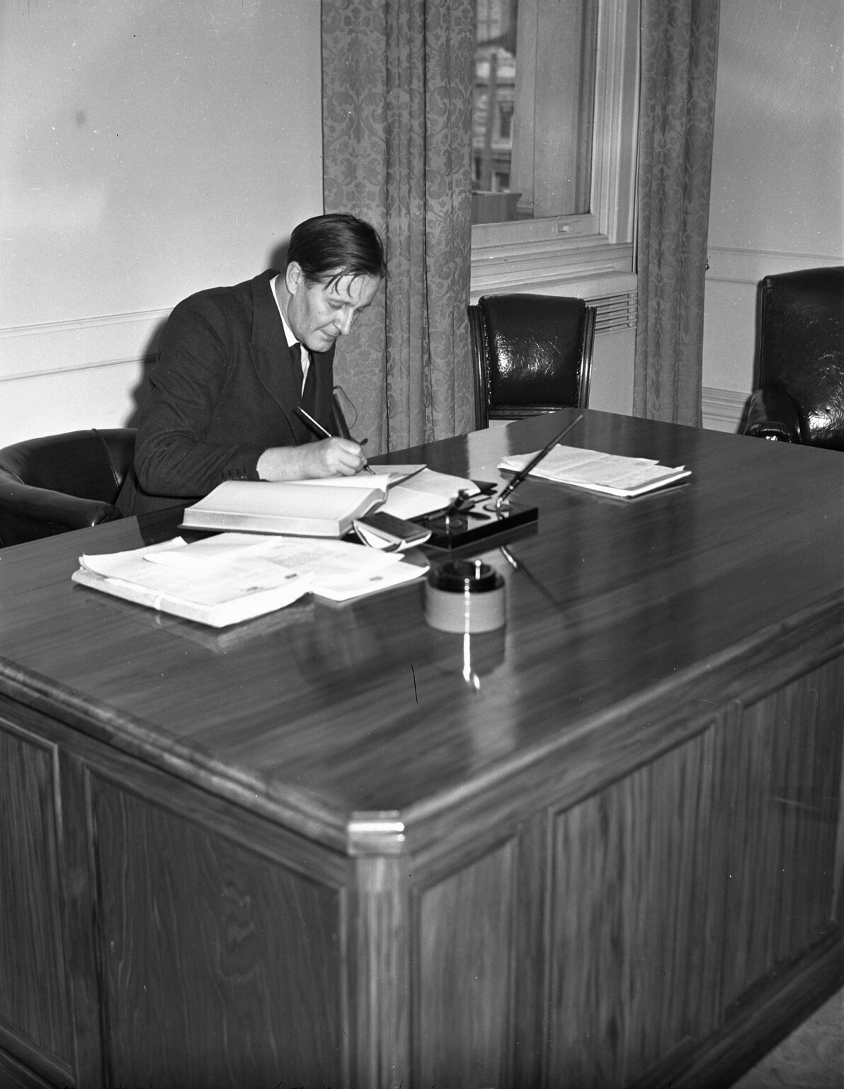 Mr Bristow at Mayoral reception. Reception includes: Sir Charles &amp; Lady Norwood, Sir William and Lady Appleton and Mayor &amp; Mrs MacAlister