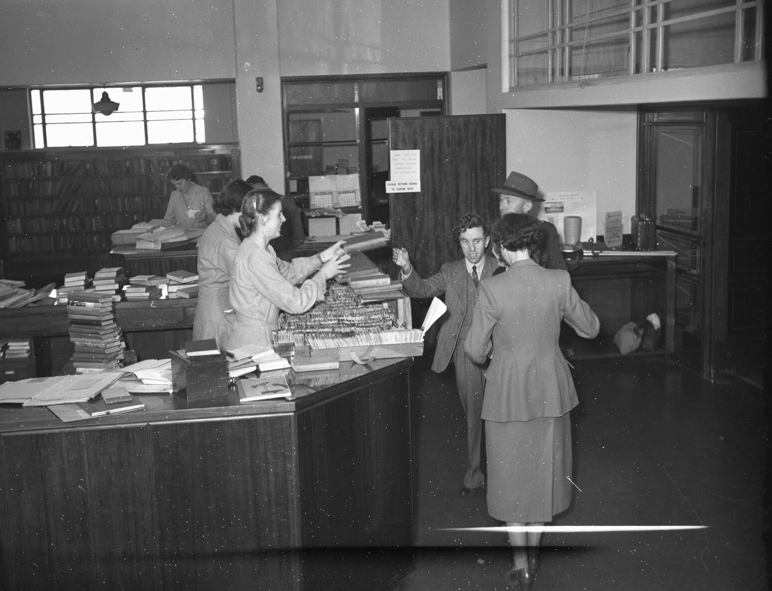 Wellington Central Public Library: lending &amp; issues section