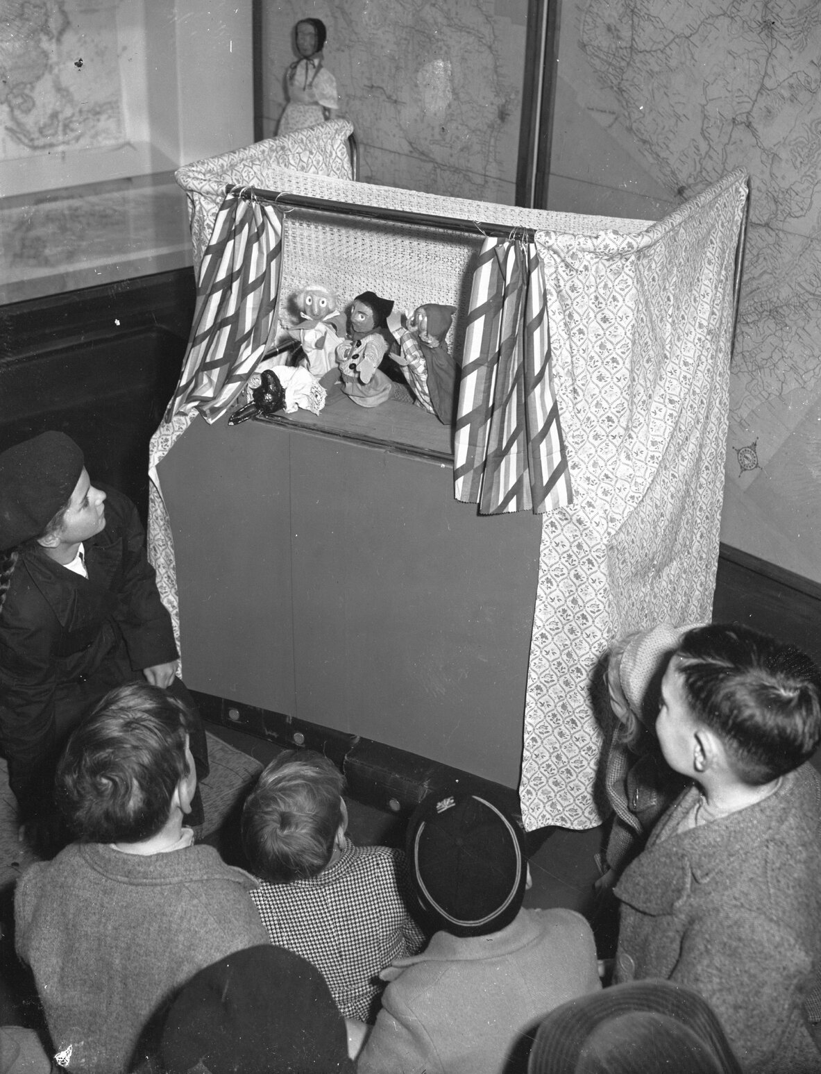 Wellington Public Library: Junior Section, Punch &amp; Judy show