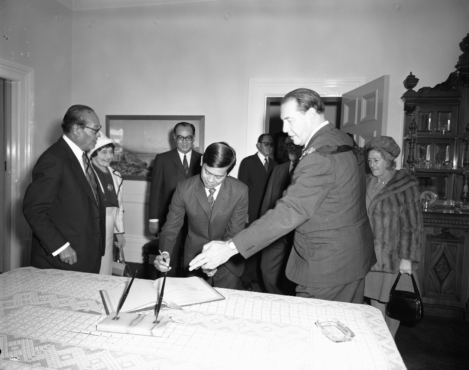 Burma's Officials on visit with President of Burma