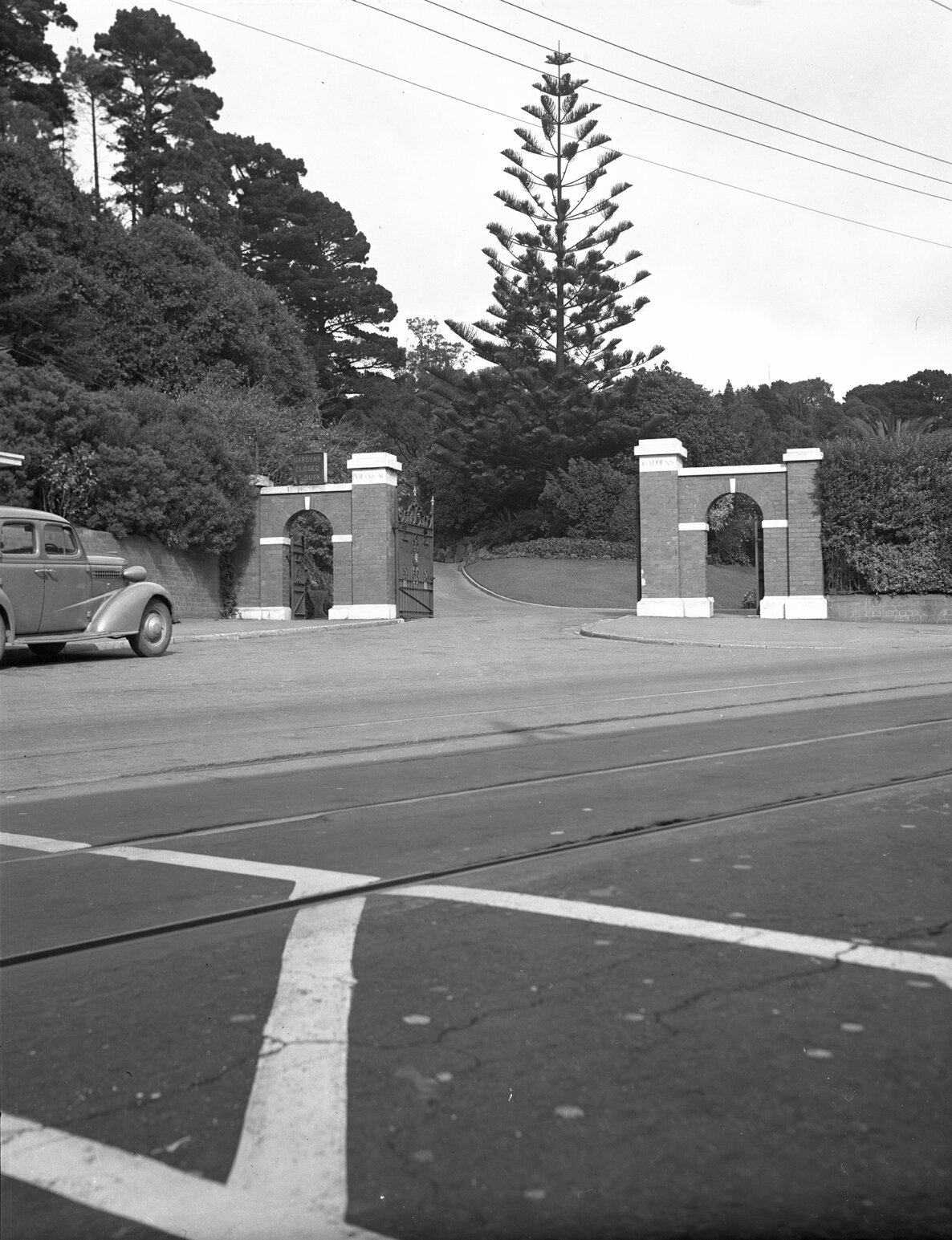 Botanic Garden gates, Tinakori Road
