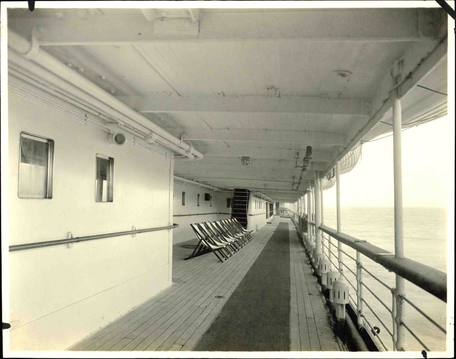 Makura Promenade deck