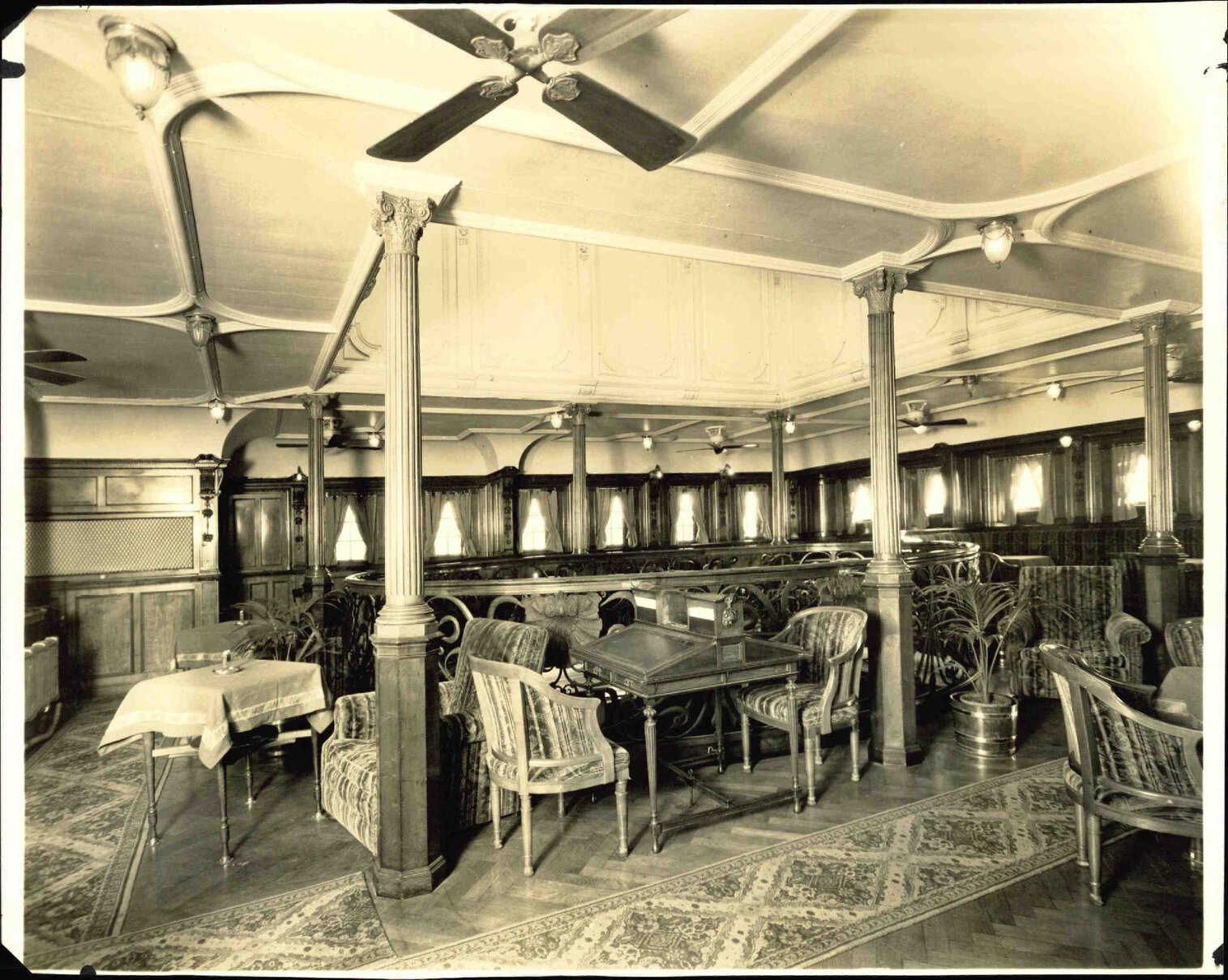 Makura First Class Lounge