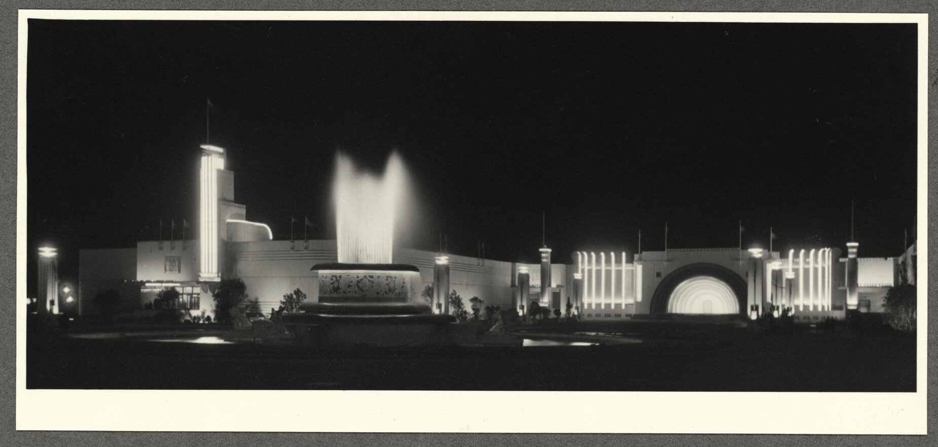 Central Fountain and southern exhibit courts at the Centennial Exhibition