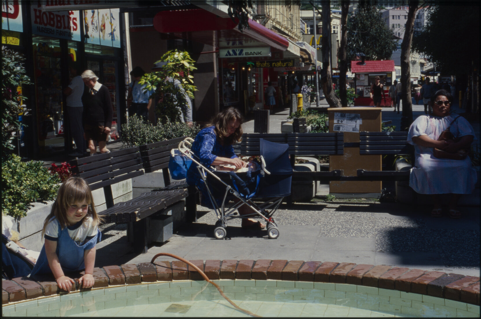 Children playing in Cuba Mall