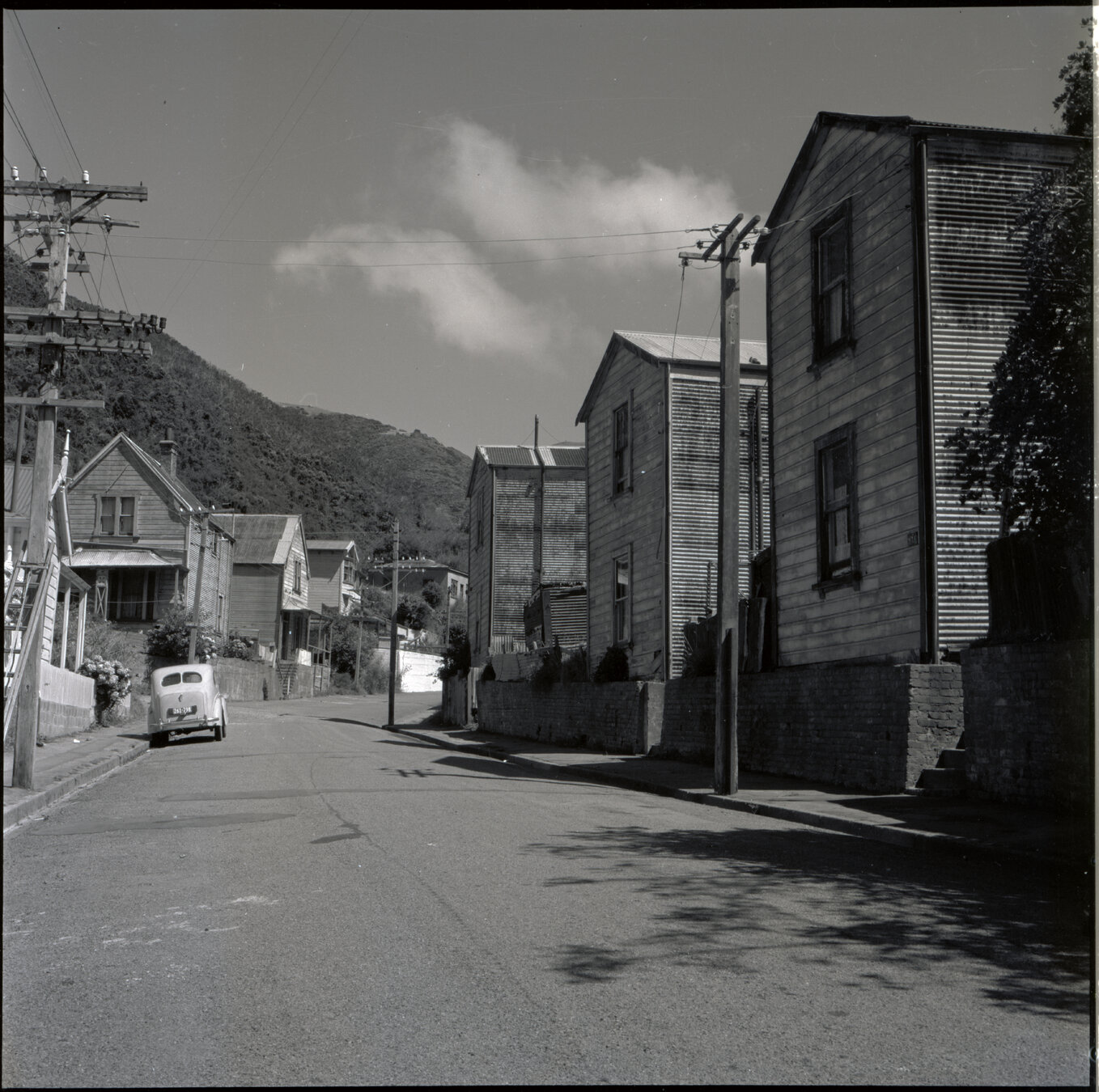 d. Holloway Road, area of two storey wooden dwellings