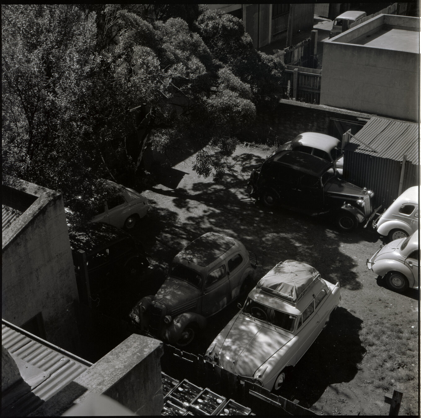 l. Elevated view of motor vehicles parked on Lombard Street