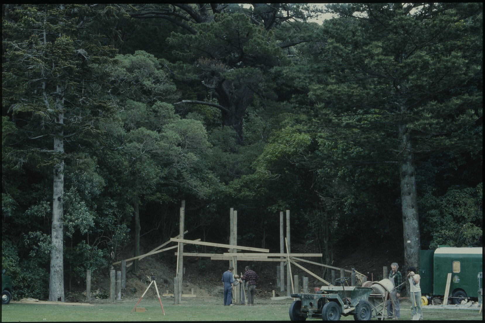 Summer City - Straw Fight / Building Stage