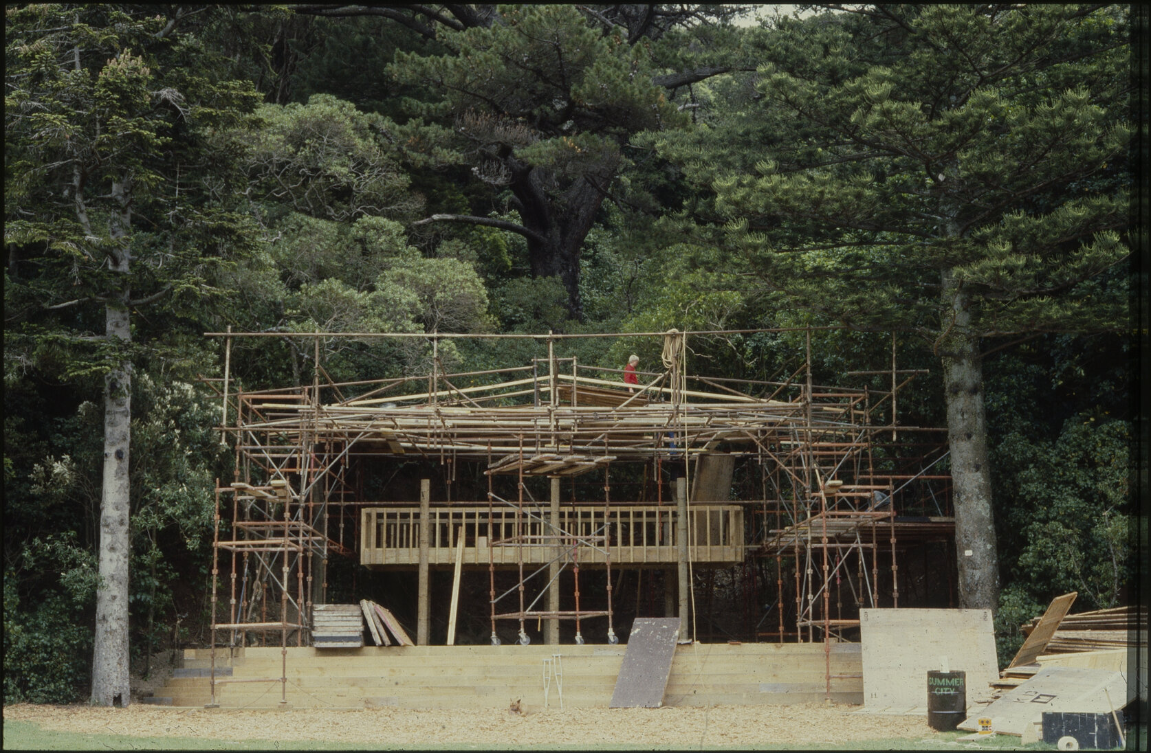 Summer City - Straw Fight / Building Stage