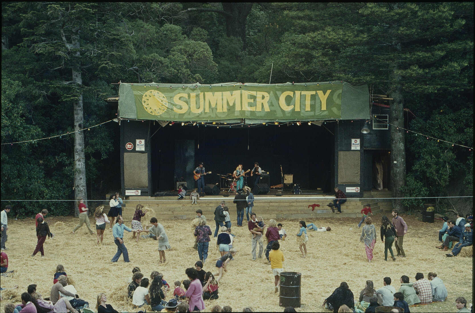 Summer City - Straw Fight / Building Stage