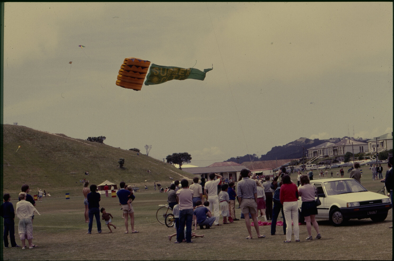 Kite flying, Summer City