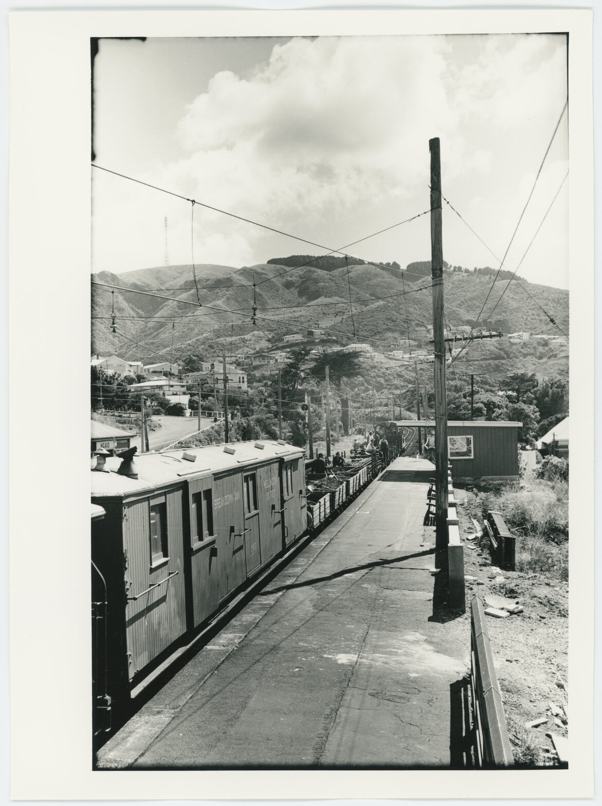 Worktrain at Ngaio Railway Station, view looking north