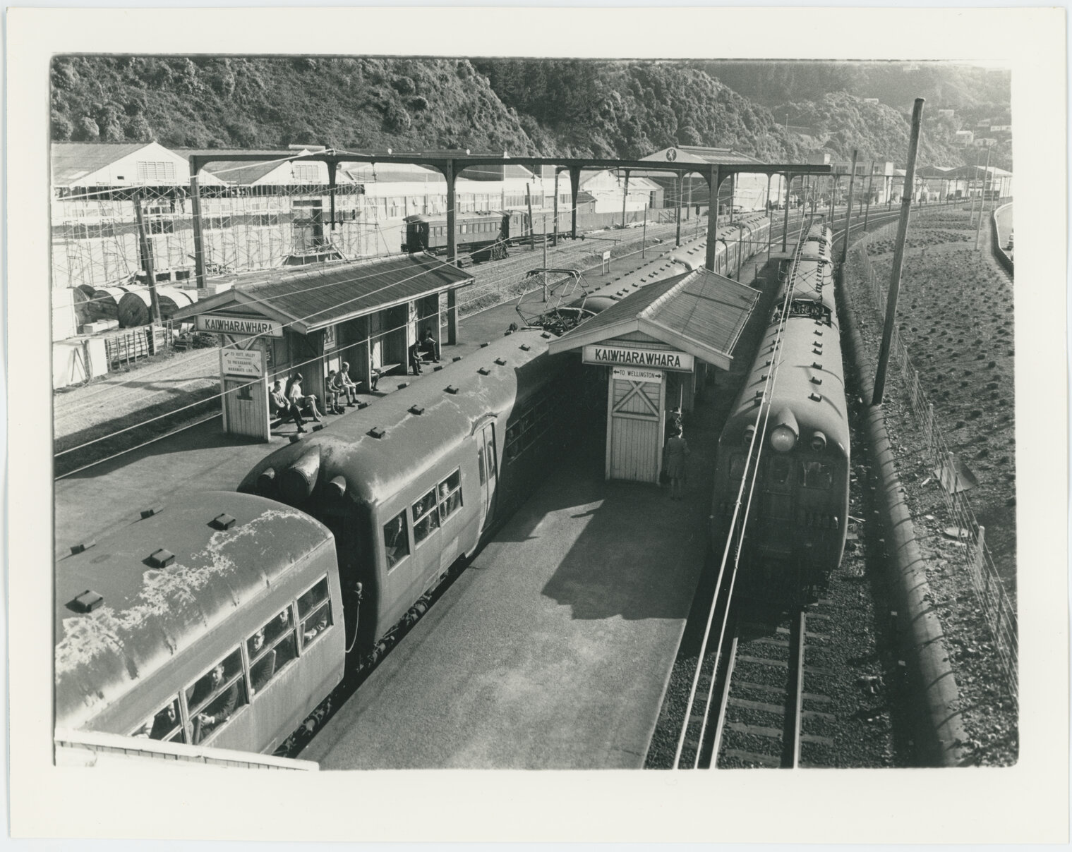 Morning rush at Kaiwharawhara Railway Station