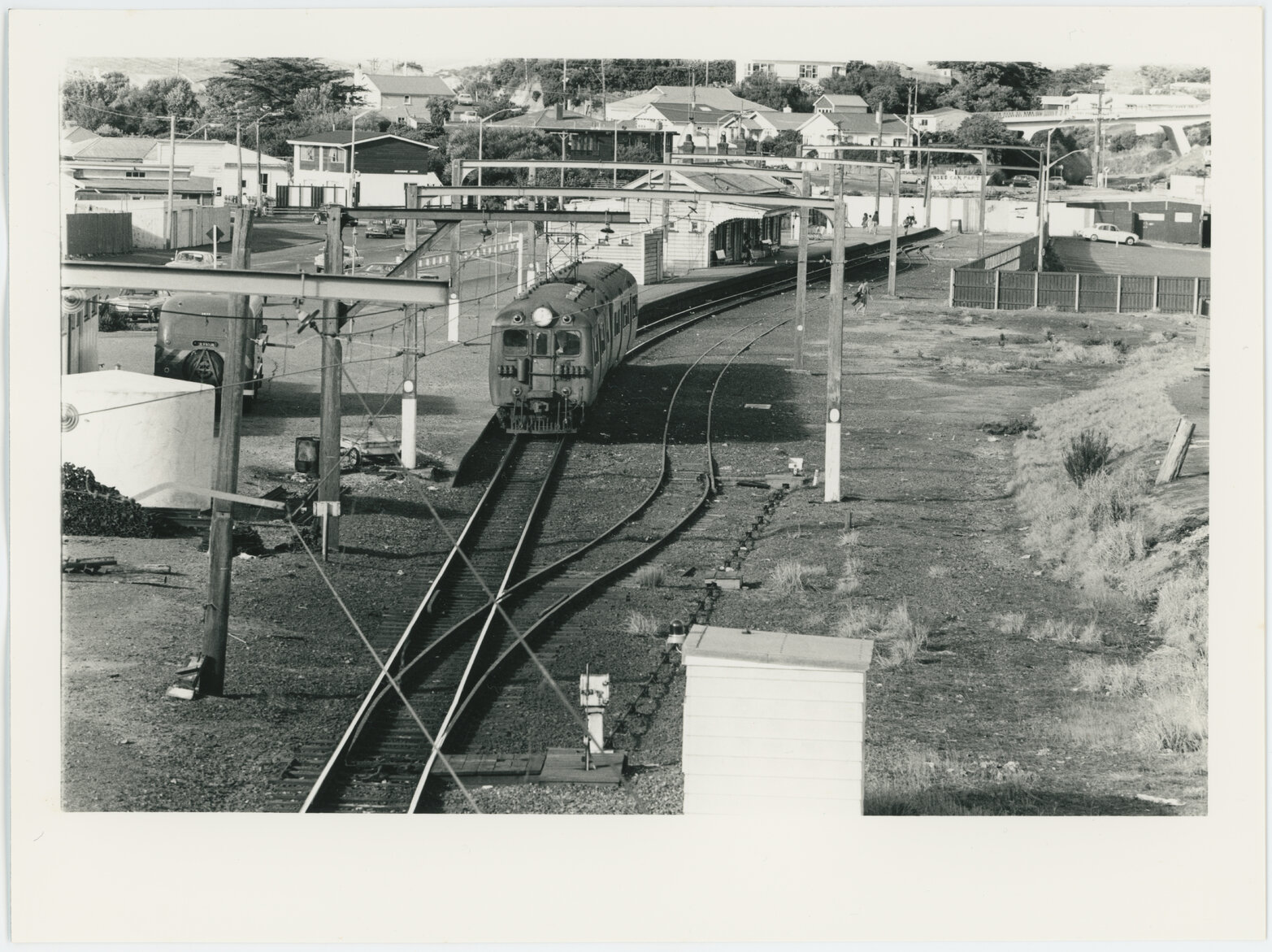 Train at Johnsonville Railway Station, view from Broderick Road overbridge.