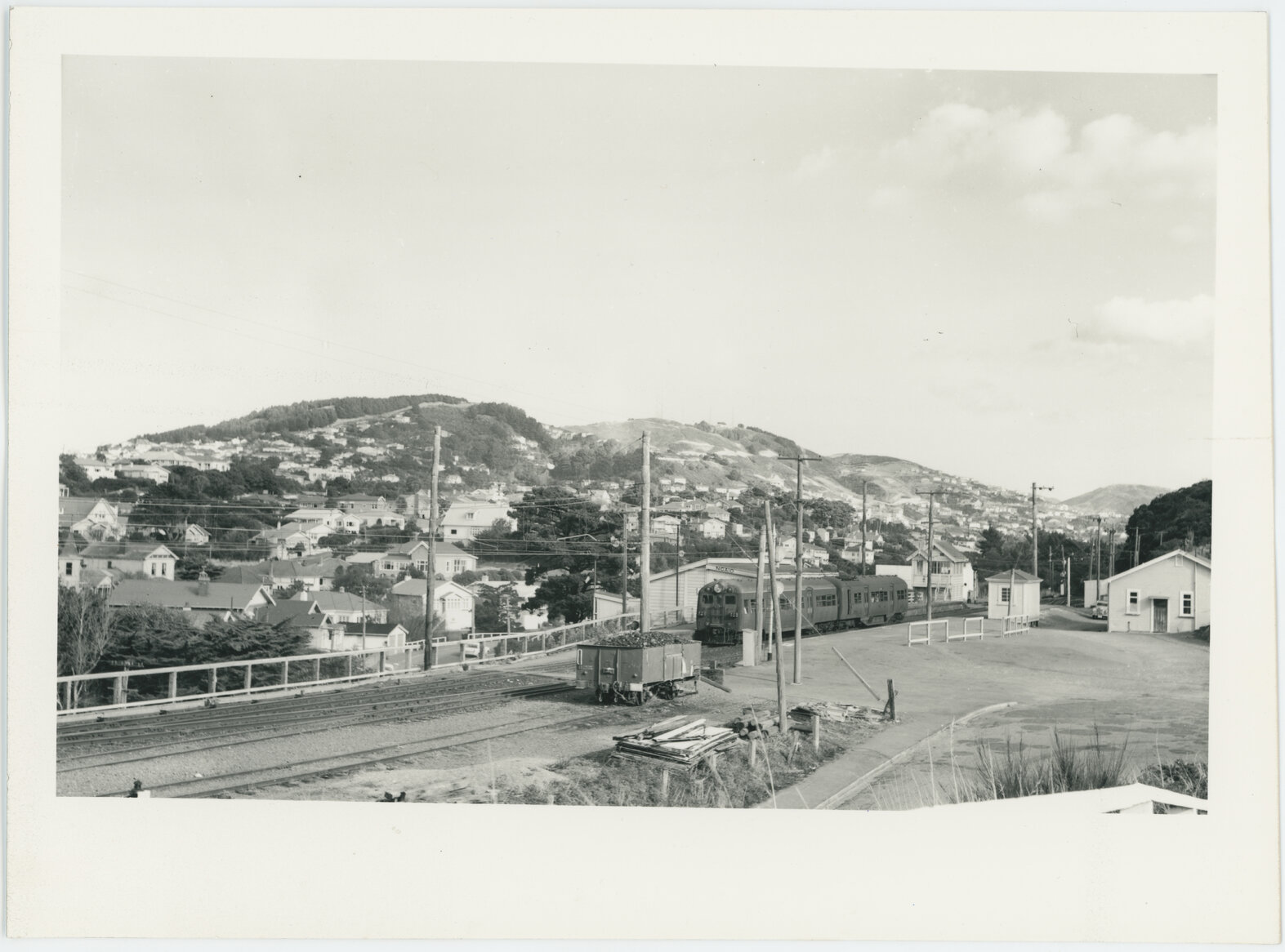 Train at Ngaio Railway Station, view looking south