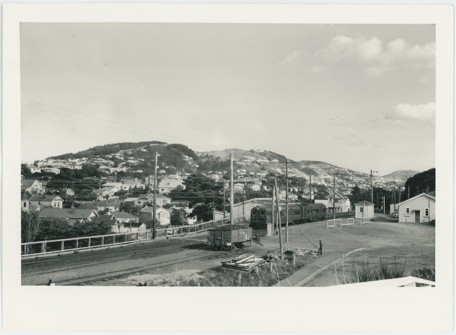 Train at Ngaio Railway Station, view looking south