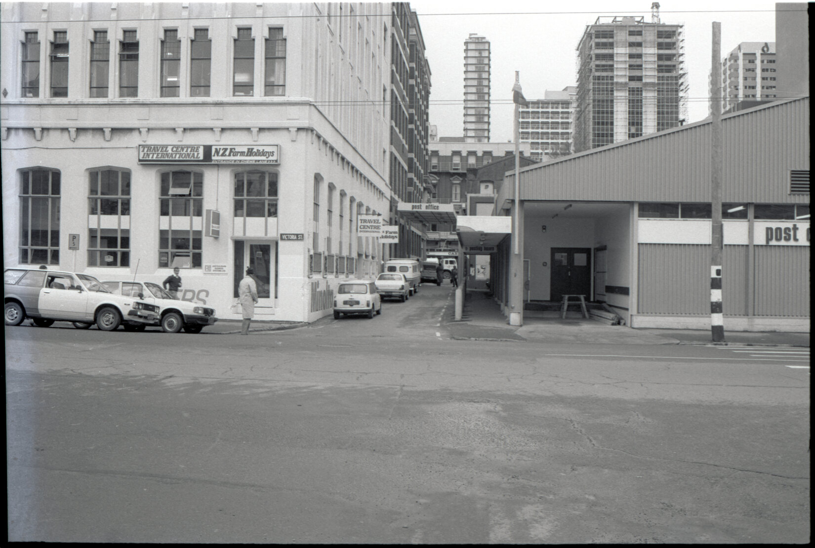 Chews Lane, Victoria Street entrance