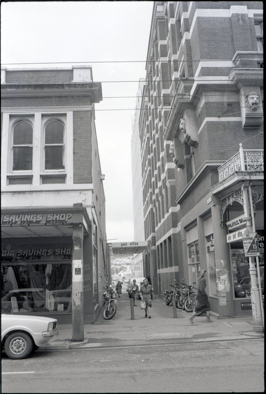 Chews Lane, Willis Street entrance
