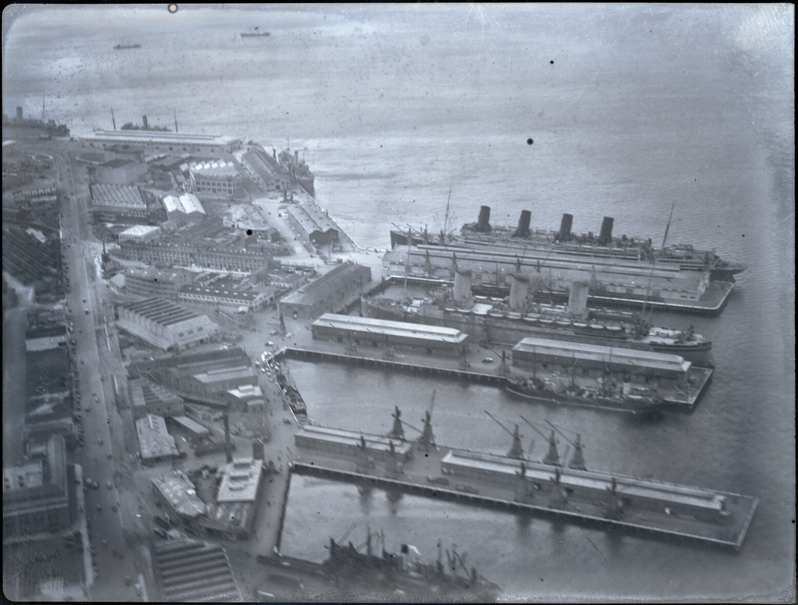 Aerial view of transports, Aquitania, Empress Of Britain, Awatea