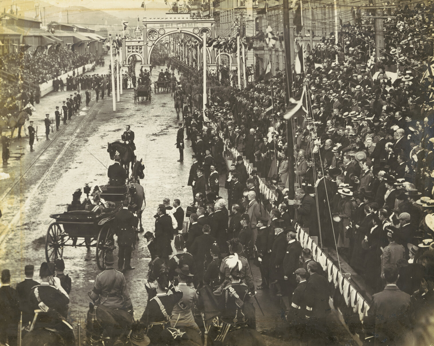 Royal visit of Duke and Duchess of Cornwall and York - procession
