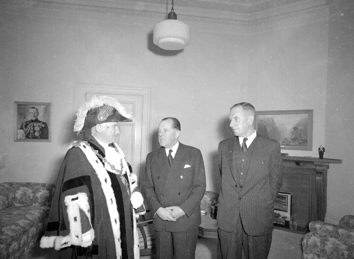 Air Commodore Sidney Smith, with Mayor MacAlister