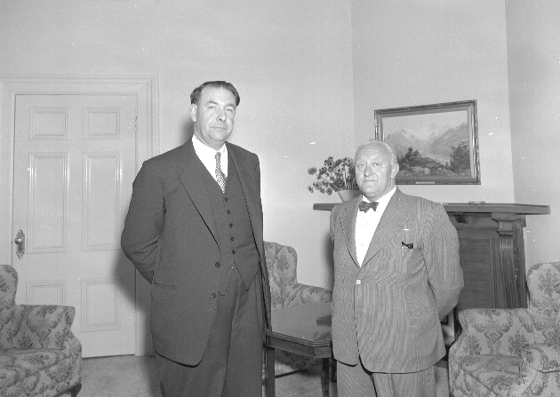 Air Marshall Sir Andrew Mc Kee, ex-Commander in Chief transport command RAF, with Mayor Kitts