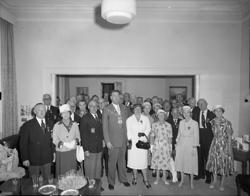 Bowling Team from United Kingdom on New Zealand visit, with Mayor Kitts