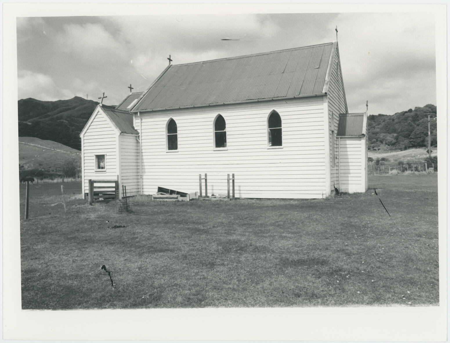 U3, Saint Patricks Church, Makara