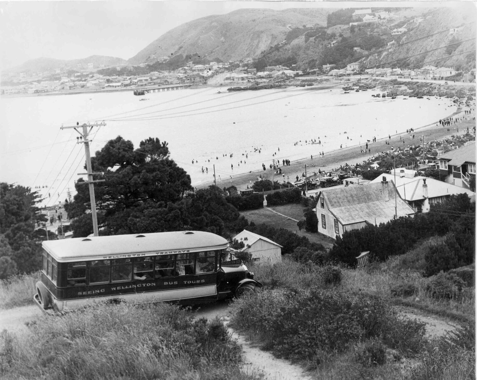 Wellington Tramways Sight Seeing Bus, above Worser Bay