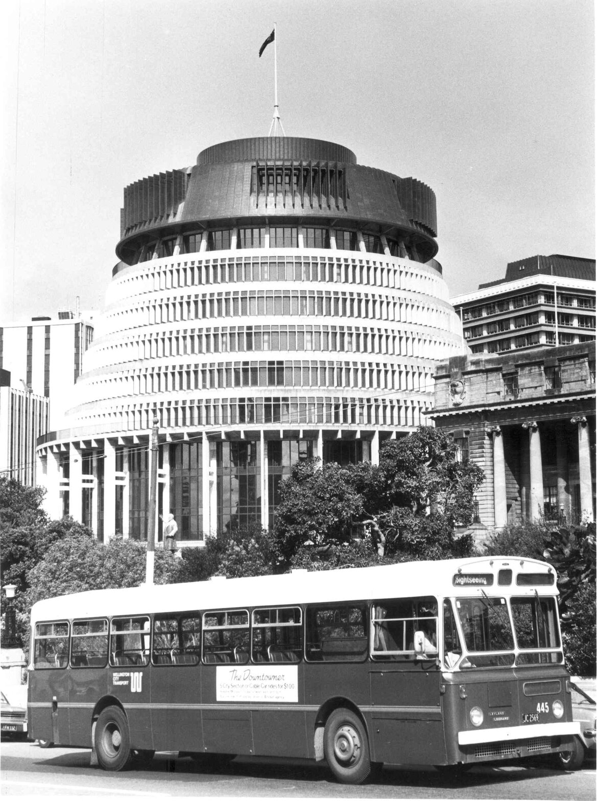 Leyland Leopard Mark II, outside Beehive