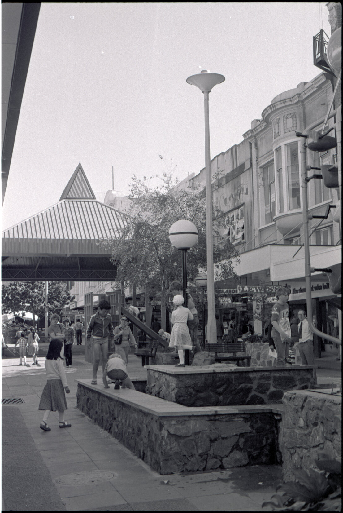 Cuba Mall, bucket fountain