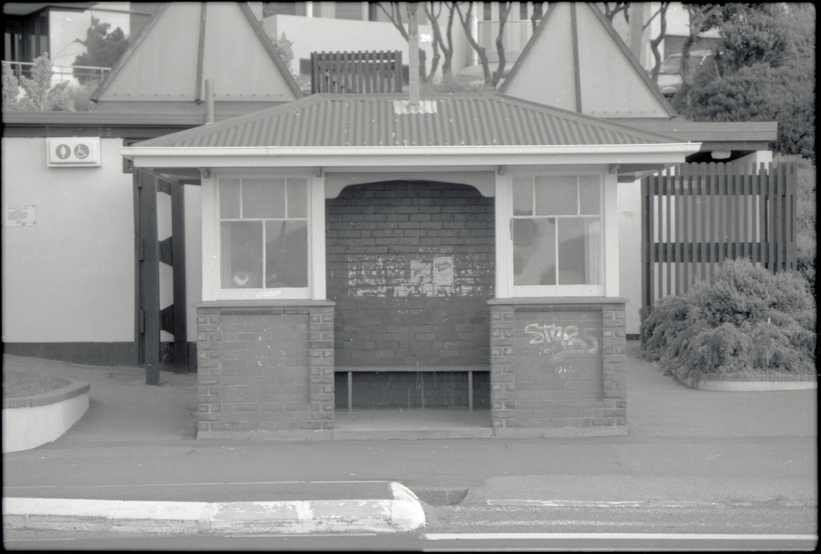 Central Bus Shelter, Oriental Parade
