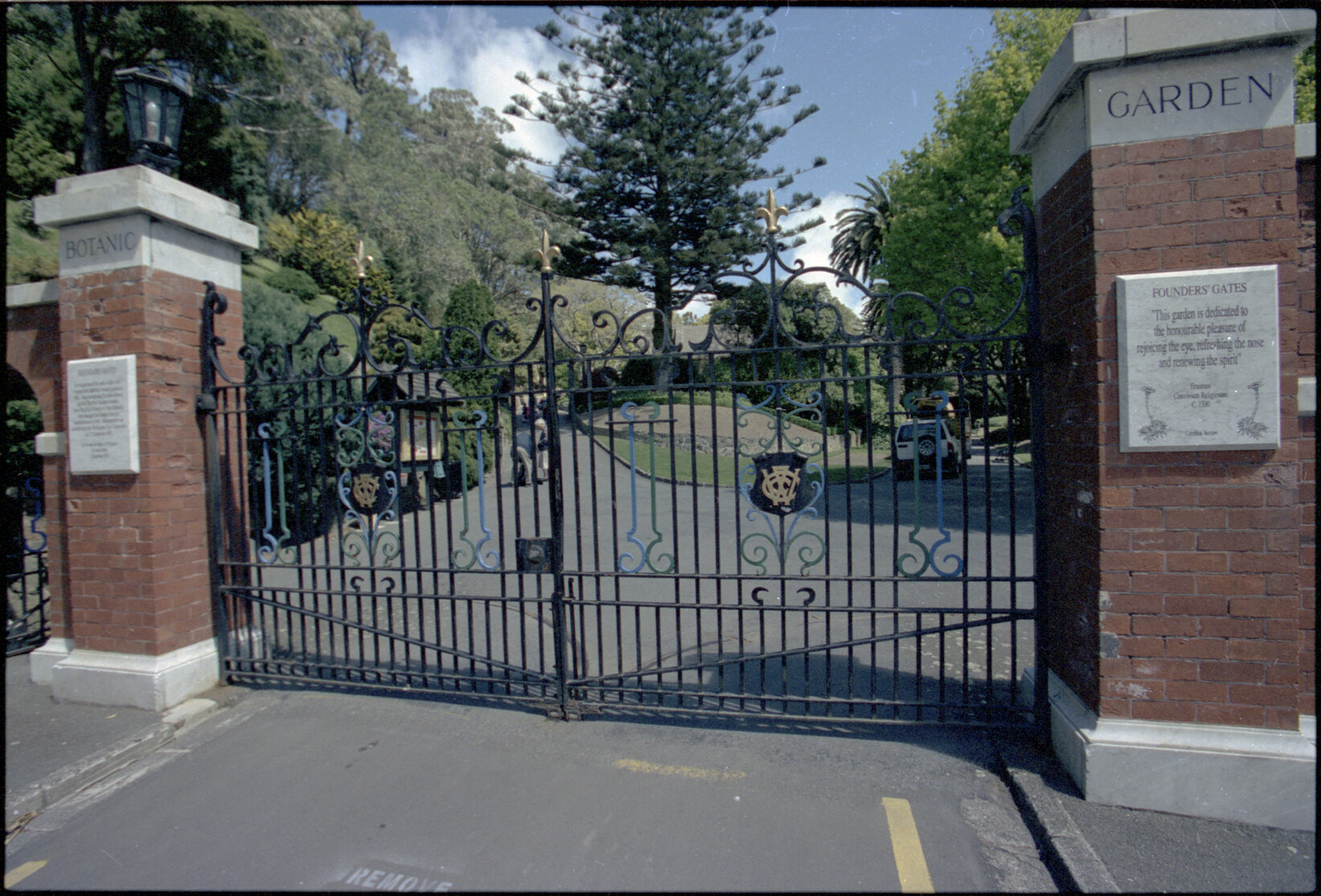 Botanic Gardens Gates, Glenmore Street