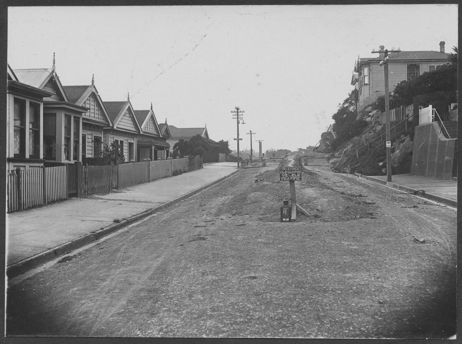 'This street is closed for vehicle traffic'. Street works in progress.
