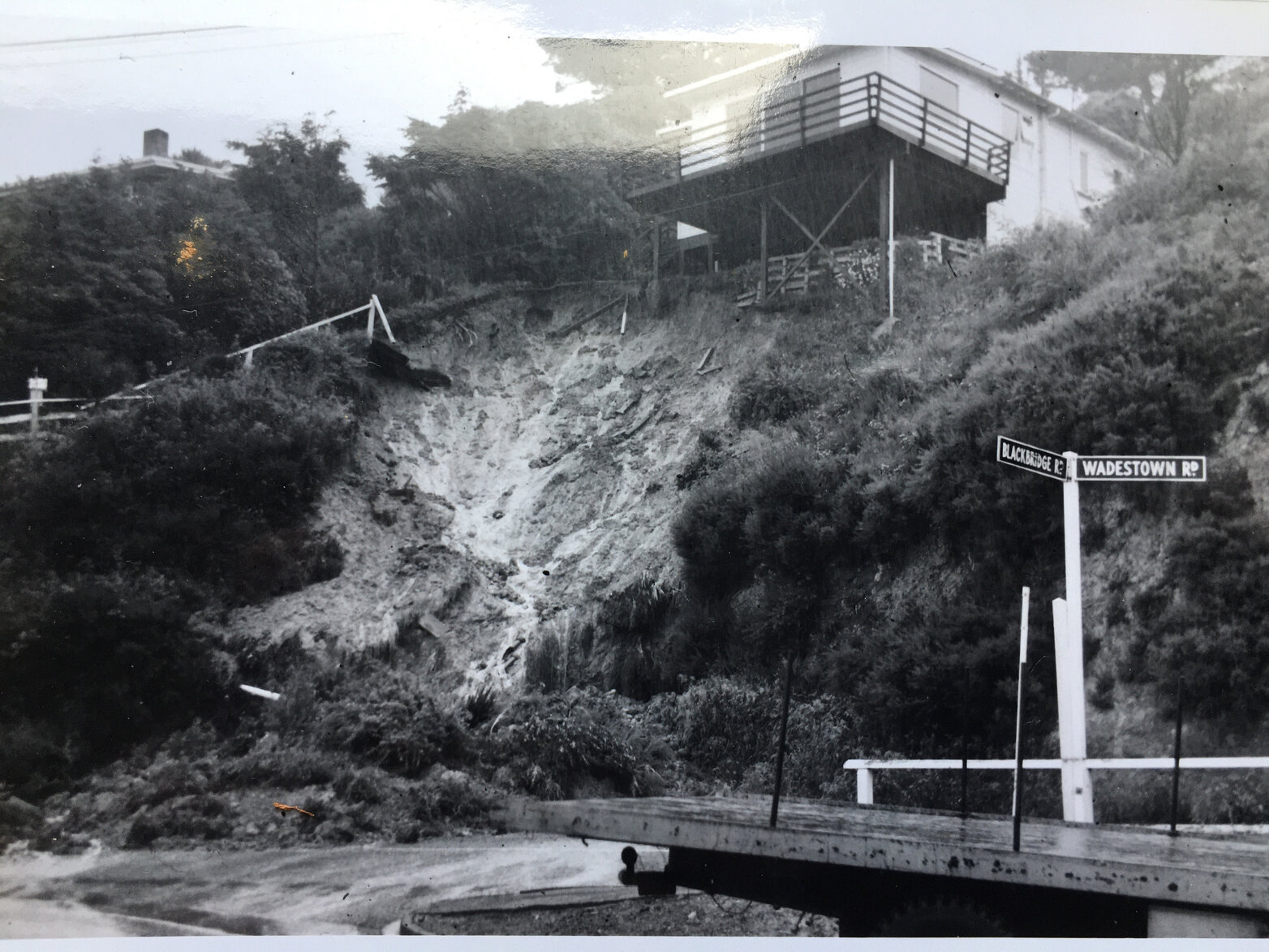 Slip above intersection of Wadestown Road and Backbridge Road