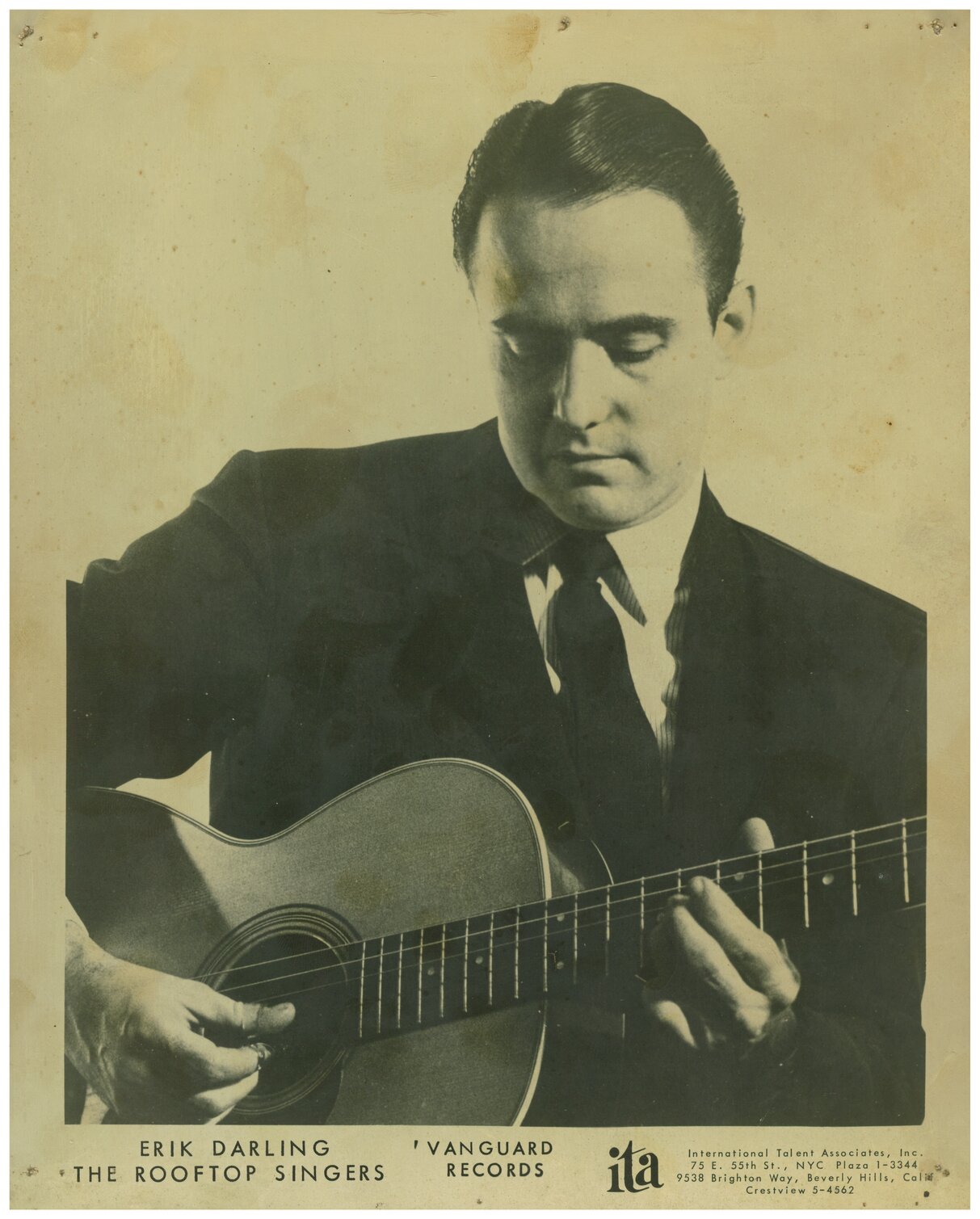 Publicity photograph of Erik Darling of the Rooftop Singers
