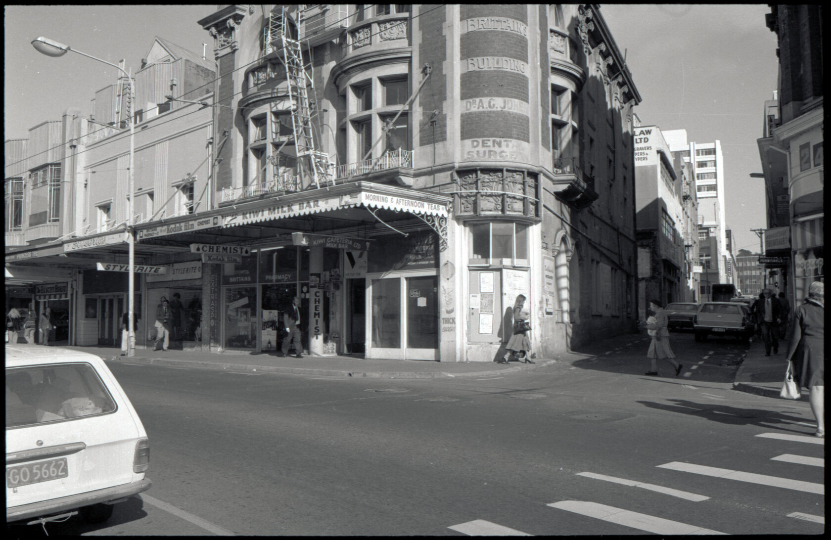 Victoria Street extension, Brittains building on the corner of Herbert Street