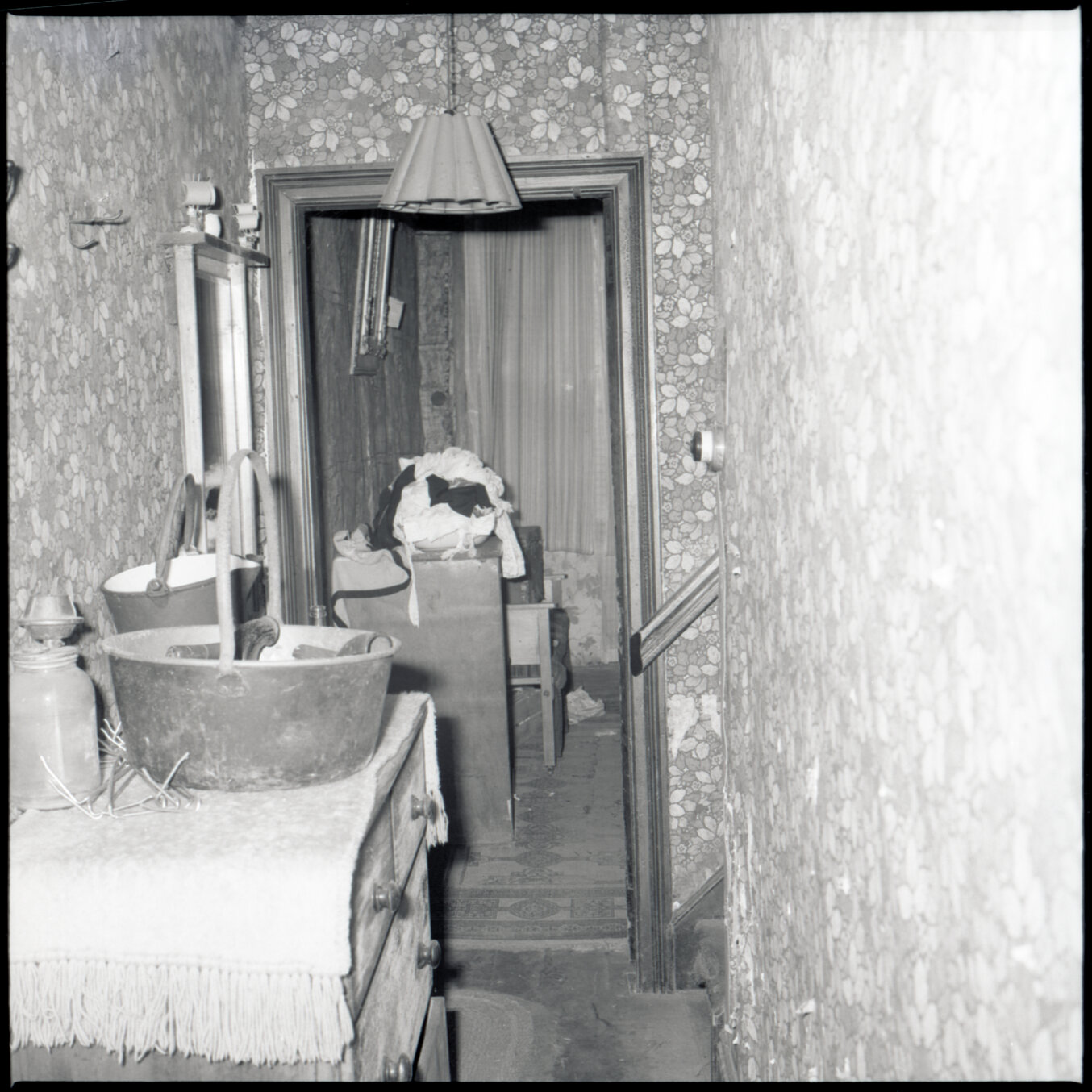 i. No 11 Evelyn Place