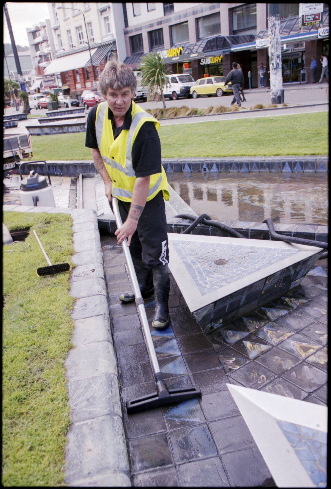 Workman cleaning, Te Aro Park