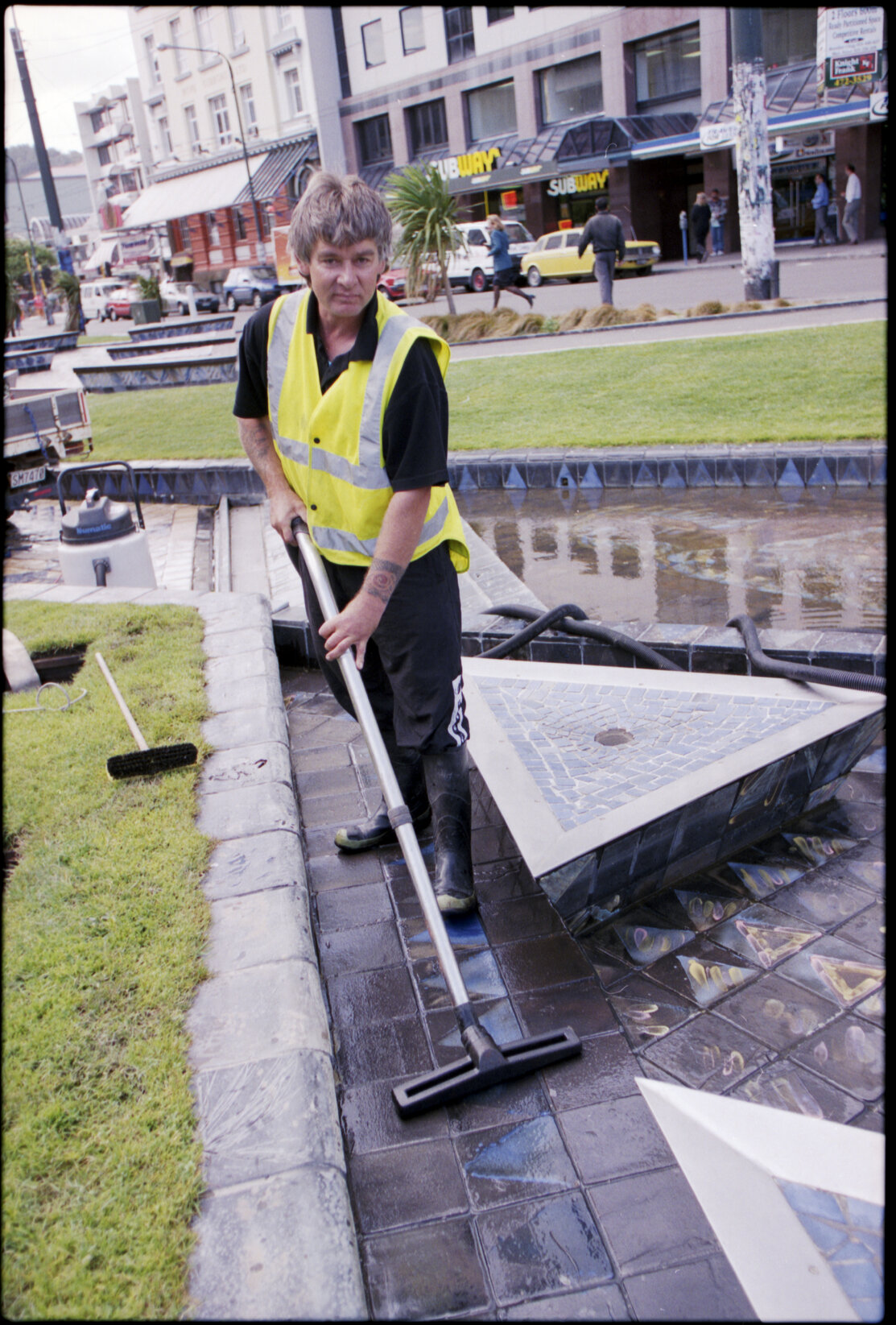 Workman cleaning, Te Aro Park