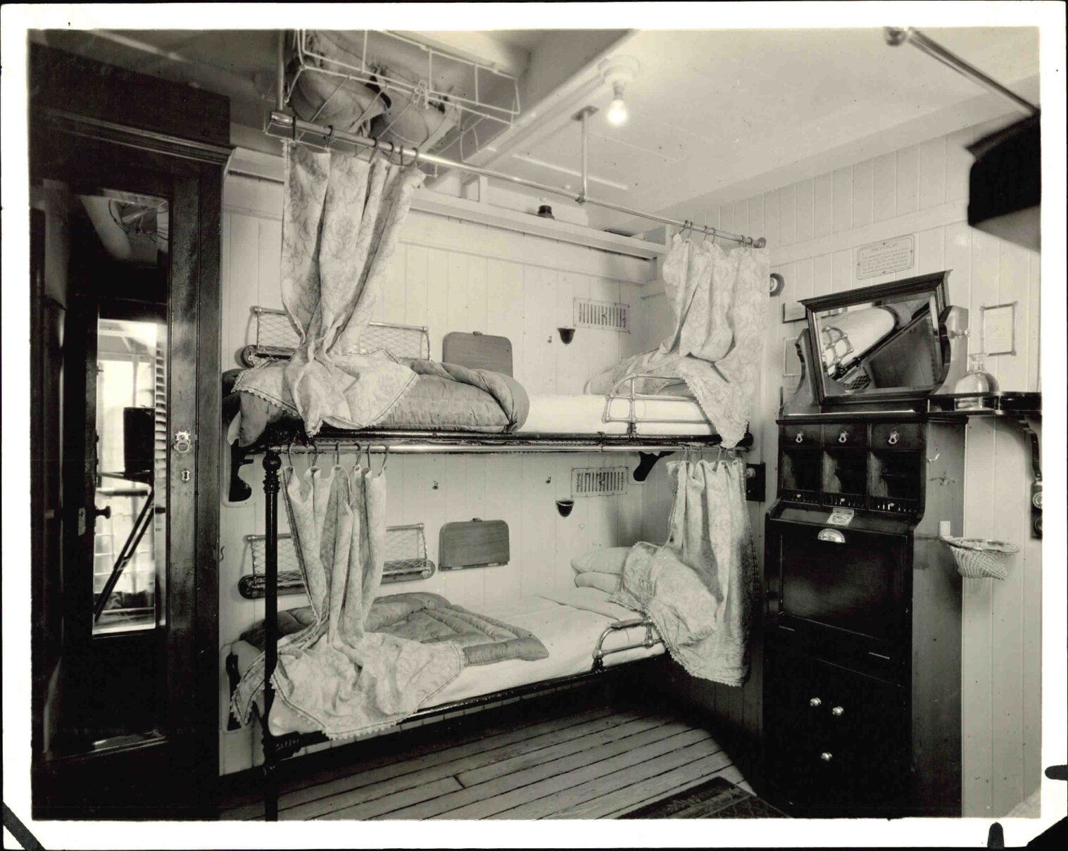 Makura First Class State Room (or bunk room)