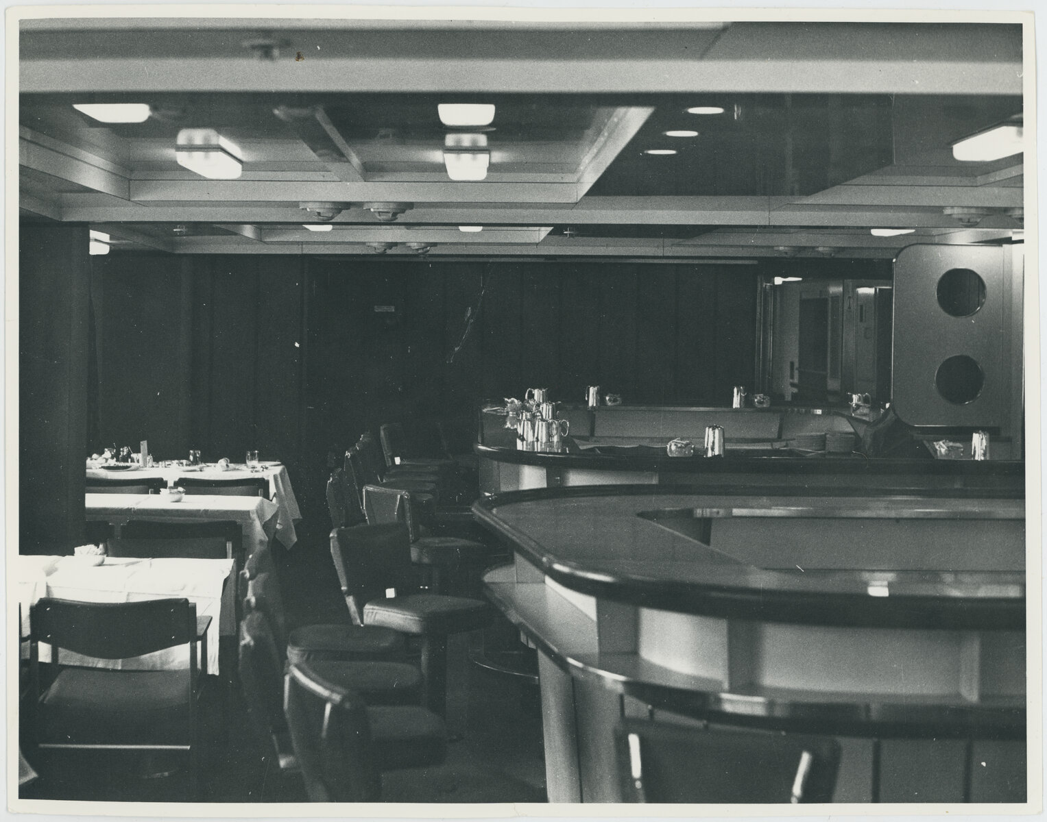 Wahine II dining room