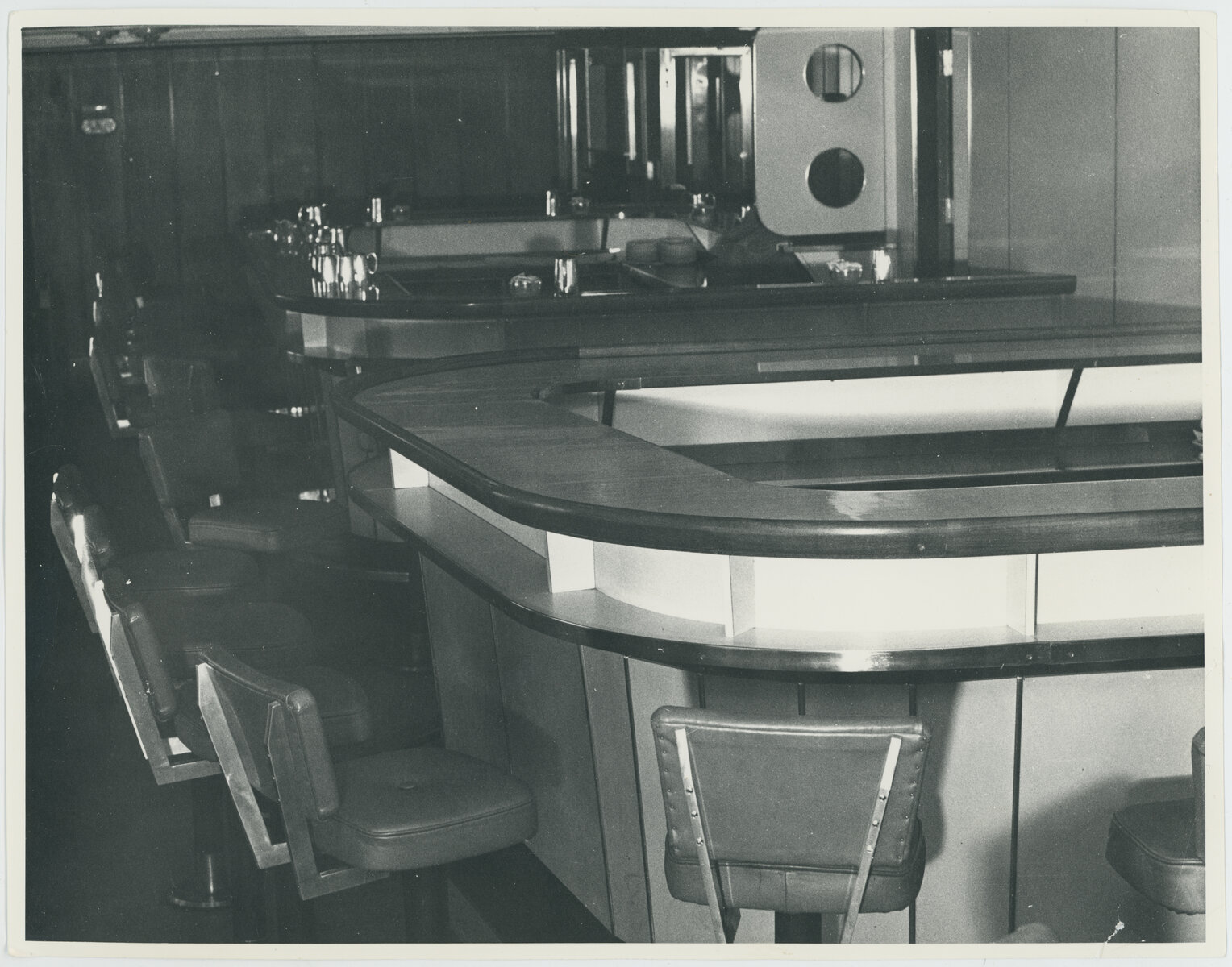 Wahine II dining room