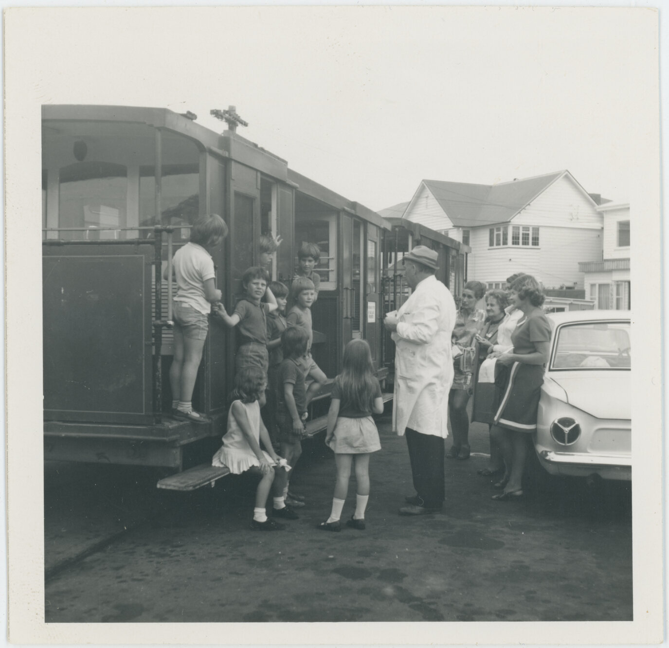School children on tour of Kelburn Cable Car