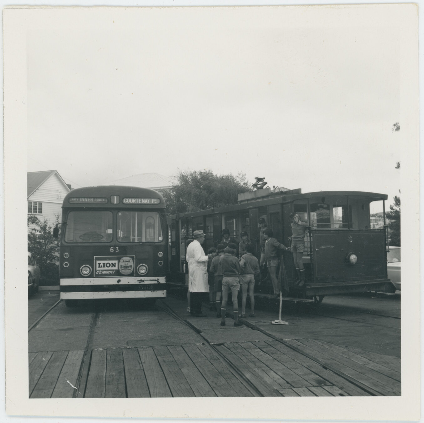 School children on tour of Kelburn Cable Car