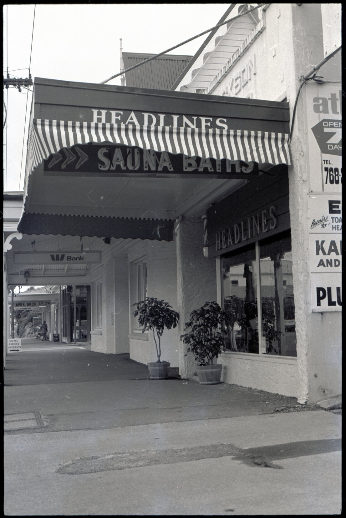 157 Karori Road, "Headlines" salon: valance around verandah without permit and obstructing Sauna Parlour sign