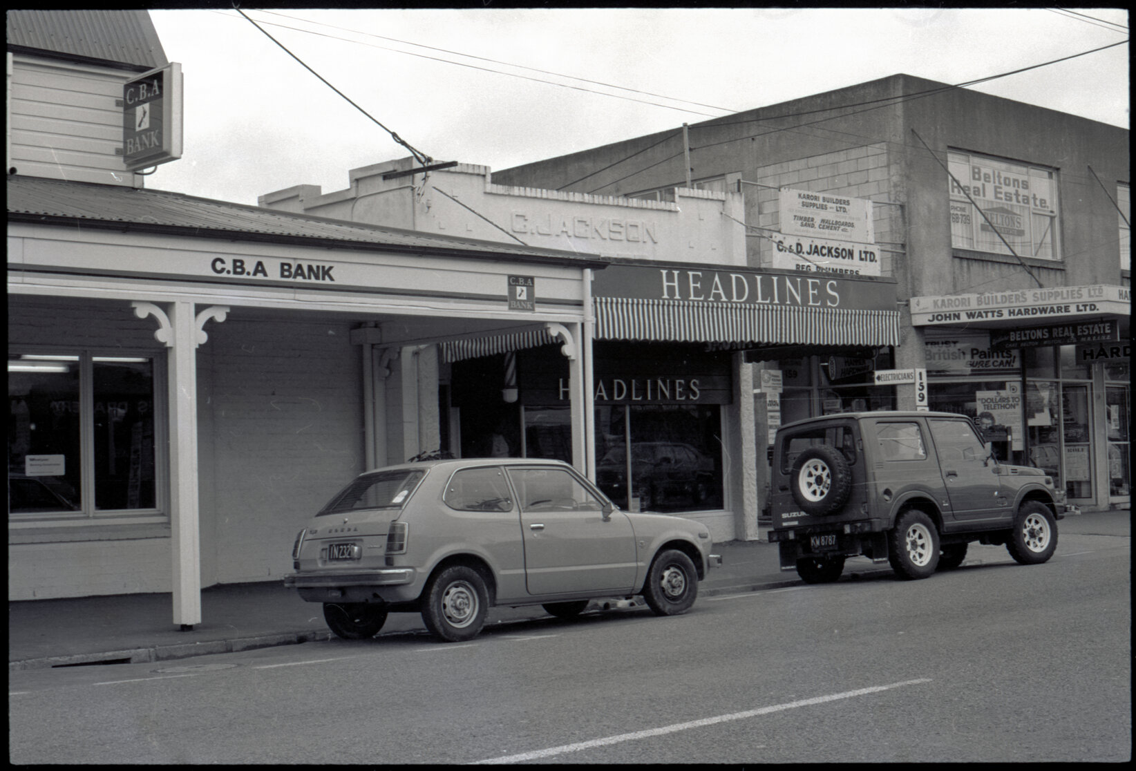 157 Karori Road, "Headlines" salon: valance around verandah without permit and obstructing Sauna Parlour sign