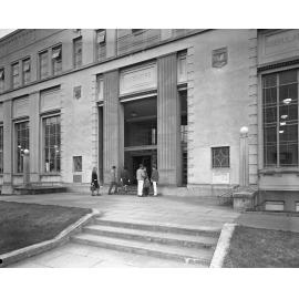 Wellington Central Public Library: entrance
