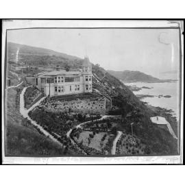 Dwelling overlooking Scorching Bay