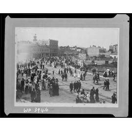 Crowd gathered at north end of Lambton Quay to watch Military Procession